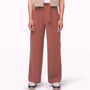 LULULEMON NOIR wide leg pants in Rustic Clay sz 6